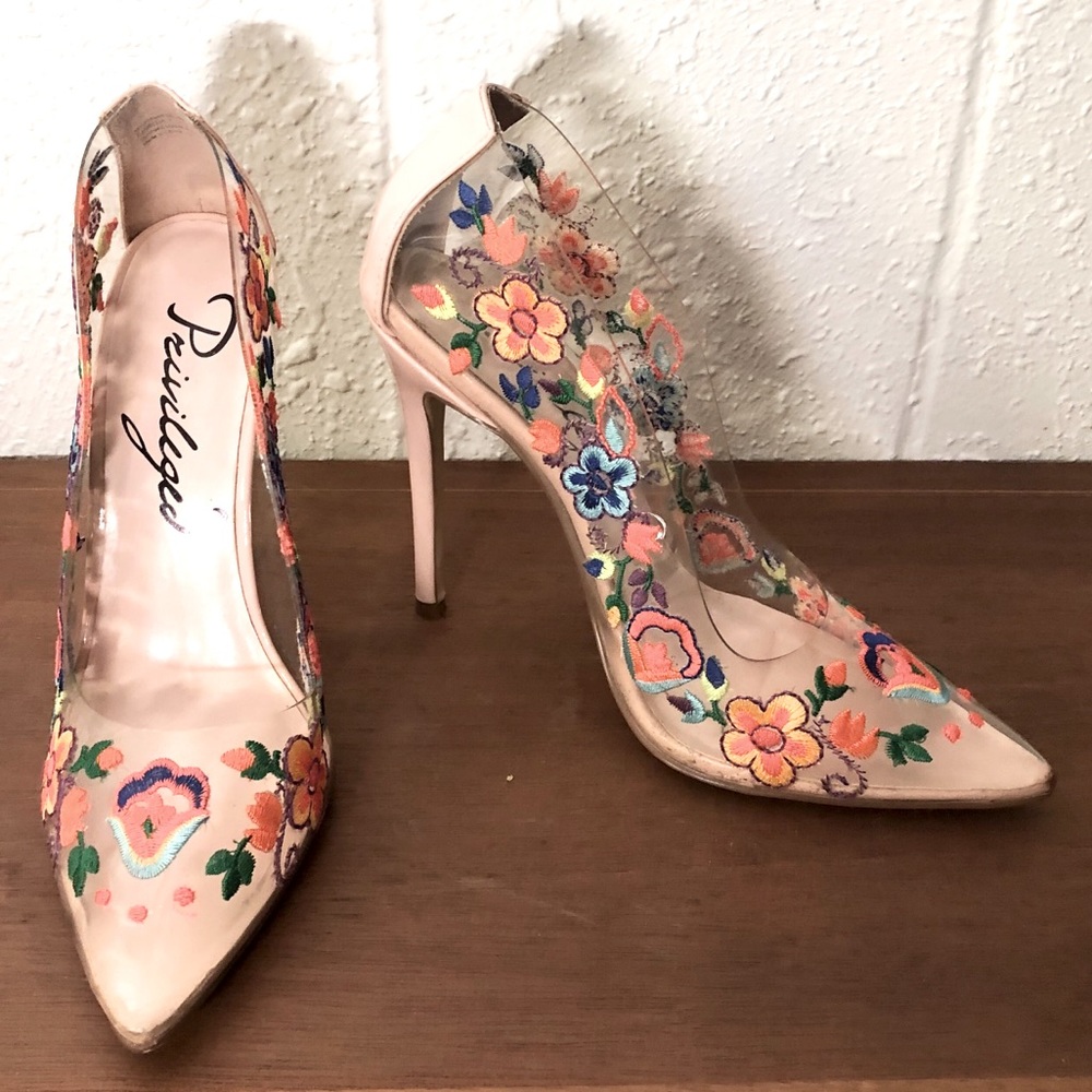 Super cute Privileged floral embroidered clear heels / pumps size 7.5